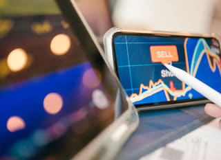 Analisi di opzioni su Bitcoin, Ethereum e forex da parte di un trader operante su più mercati